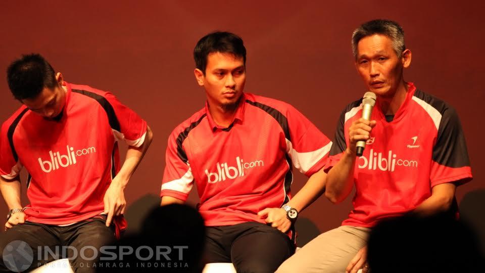 Pelatih PB Djarum, Fung Permadi (kanan) saat menjawab pertanyaan wartawan.